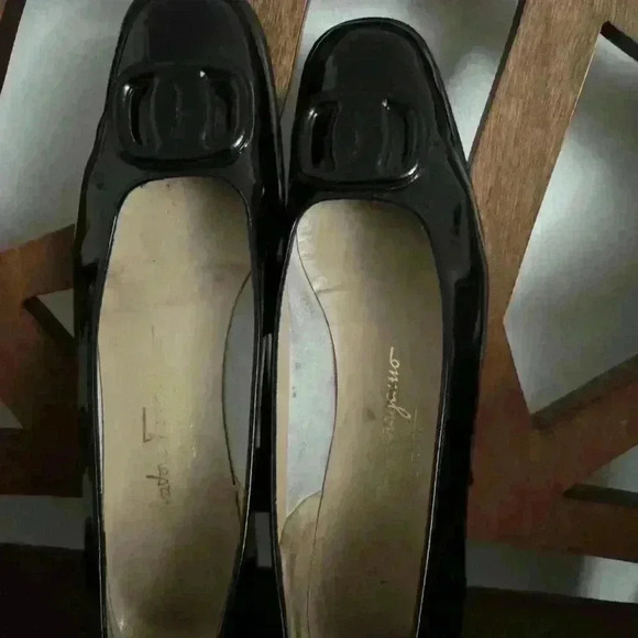 Salvatore Ferragamo Boutique Shoes Size 9 in great condition - Picture 7 of 10